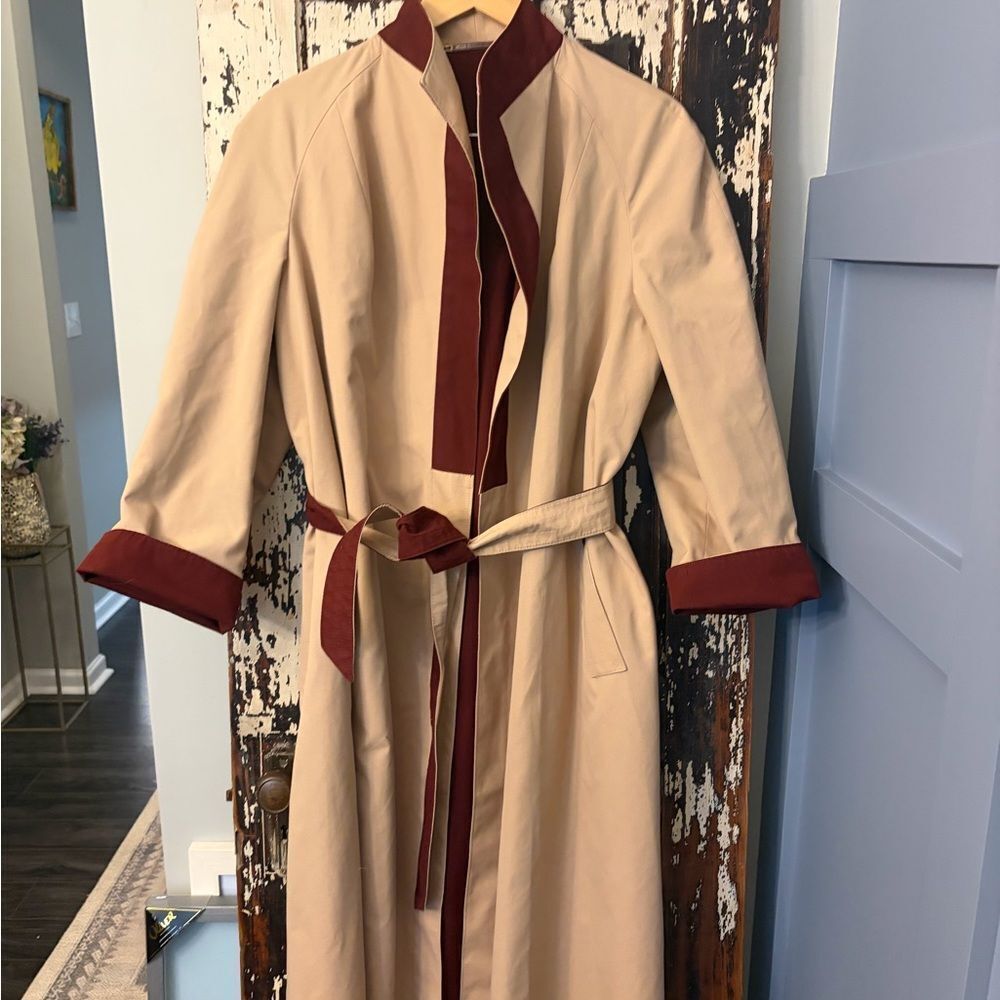 Etienne Aigner vintage reversible Tan and Red Women's trench Coat. Size 18